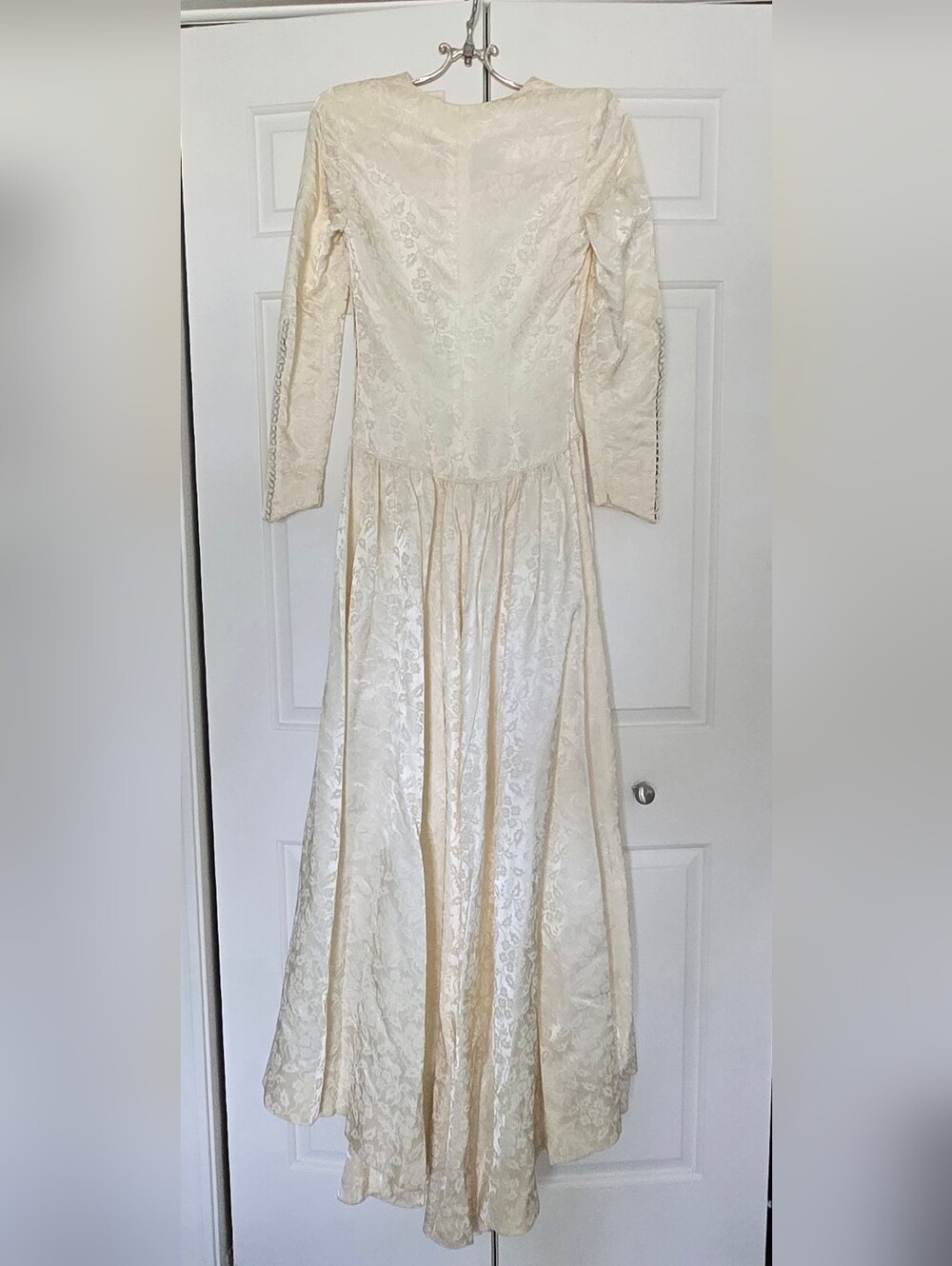 Vtg 80s Floral Ivory Satin Jacquard Wedding Gown, Button, Scallop, Train, XS - Picture 7 of 7